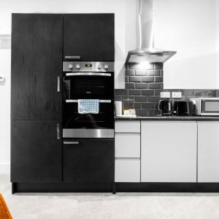 Cozy Apartment - Netflix - On Street Parking - Rowley Regis 49G - 6