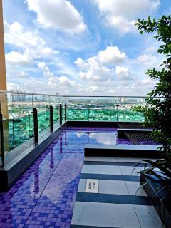 No Bait & Switch - Genuine Photos - Luxury D4 Studios & 2-3BR Apartments At De La Sol - 5 Min to City Center D1 - Infinity Pool, Gym & Free Airport Pickup - 6