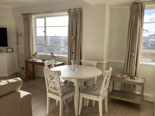 NELL GWYNN HOUSE - Luxurious and Opulent Extra Large One Bedroom Apartment - 1