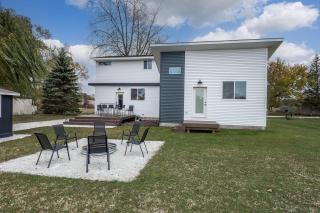 Modern 3-Bedroom Home with Lake Huron Beach Access - 4