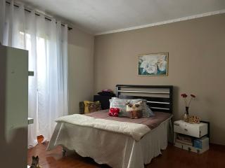 Casa espaçosa em bairro tranquilo, 2 vagas de garagem - 3