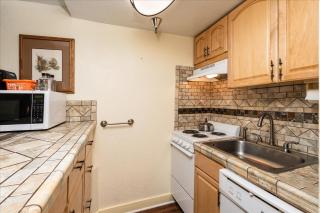 (B208) Loft Condominiums - 5