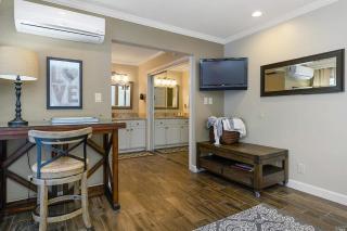 Elegant Napa Escape Walk to Wineries & Dining - 8