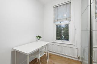 1-Bed Flat, home office and garden - 4