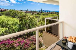 Beachside Retreat Walk to Shops & Dining - 4