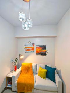 Sun-Kissed Escape 1BR Balcony near Venice Canal - 0