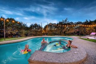 6BR Austin Retreat w Pool Hot Tub & Game Room - 9
