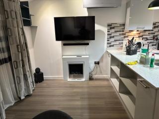 WBC R4 - Private Ensuite Studio Room Wednesbury - 7