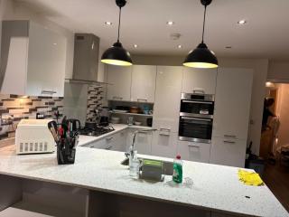 WBC R1 - Modern Large Ensuite Room - Wednesbury - 9