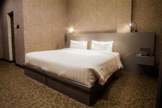 Fhandika Boutique Inc. - 7