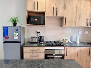 Midrand 2-Bedroom Oasis in Glen Austin - 3