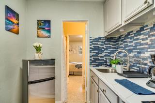 3 Mi to Dtwn St Pete Couples Retreat with Patio! - 3