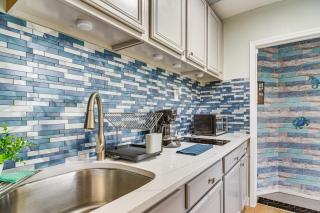 3 Mi to Dtwn St Pete Couples Retreat with Patio! - 4