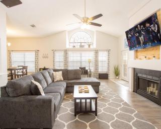 Cozy 3/2 Stylish home great for families - 8