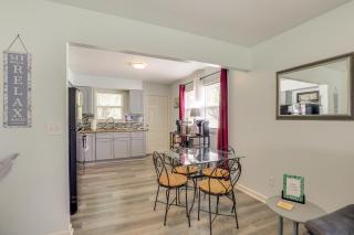 1 Mi to Truman Library Apt with Large Yard! - 5