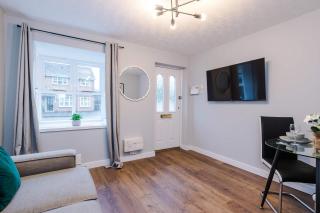 Long Stays Offers , New 2 Bed APT , Sleeps 3 , Wigan , Perfect for Relocations , Contractors , Families - 8