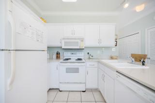 Romar Lakes 103E condo - 4