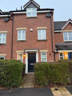 Modern 4 bedroom Home, 10 Beds, Off Road Parking For A Few Vans & Cars, 900MB, Netflix, Near Coventry City Centre, Contractors, Families, Parking, Apple Air Play - 0