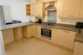 Modern 4 bedroom Home, 10 Beds, Off Road Parking For A Few Vans & Cars, 900MB, Netflix, Near Coventry City Centre, Contractors, Families, Parking, Apple Air Play - 5