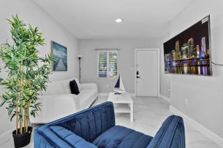 Modern 2-Bedroom Apartment - Miami - 9