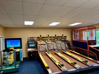 A113 Loon Mountain Studio Apartment with Pool and Hot Tub - 2