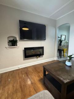 Historic Gem Bright 1BD Steps to everything - 9