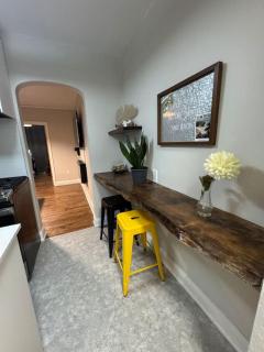 Historic Gem Bright 1BD Steps to everything - 7