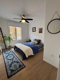 Affordable Elegance Modern 2BR Getaway - 8