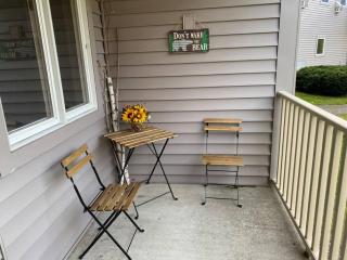 B103 Stylish Loon Mountain Studio Condo with Pool and Hot Tub - 3