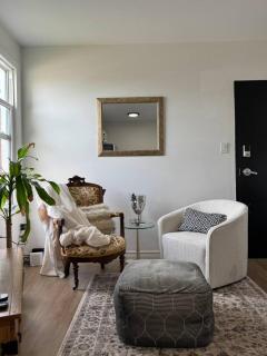 Affordable Elegance Modern 2BR Getaway - 5