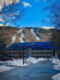 B103 Stylish Loon Mountain Studio Condo with Pool and Hot Tub - 4