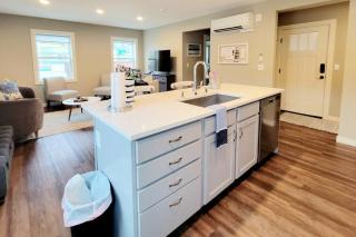 Front Street Suite - 9