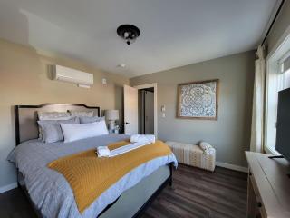 Front Street Suite - 4