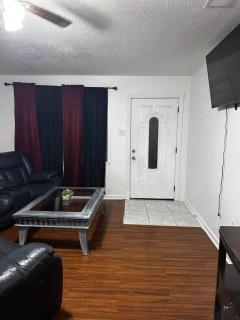 5 Cozy Bedrooms Open Living Space - 4