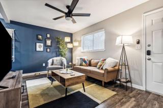 Delightful 1BD AT and T Walkable - 9