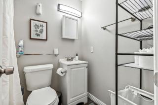 Delightful 1BD AT and T Walkable - 3