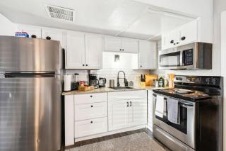 Joyful 1BD AT and T walkable with a small backyard - 6