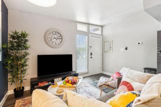 Joyful 1BD AT and T walkable with a small backyard - 4