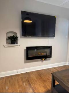 Charming Downtown 3BR Combo Room - 6