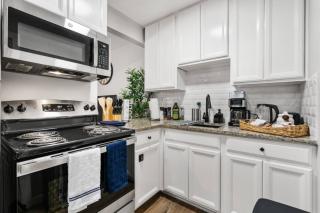 Modish 1BD AT and T Walkable - 8