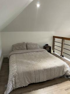 Cozy and Bright - 5 mins to LHSC - 5