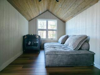 Beachfront cabin, dock, water views - 5