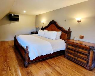 Vintage Poulsbo Apartment with Bay views - 6