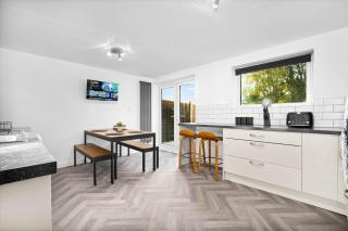 "Chez Nous" Perfect for contractors or families Sleeps 8 - 2