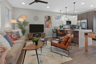 A La mode 2BD Townhouse 7TH St walkable - 0