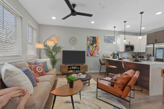 A La mode 2BD Townhouse 7TH St walkable - 8