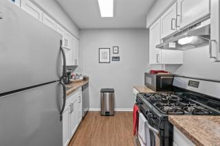 Passionate 2BD TCU Walkable - 6