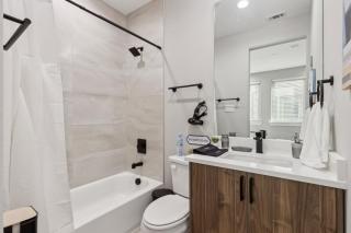 The Opal 2BD TowenHouse 7ST Walkable - 1