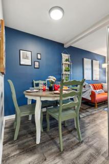 Prime 1BD Close to the Action of AT and T - 7