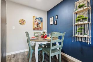 Prime 1BD Close to the Action of AT and T - 5